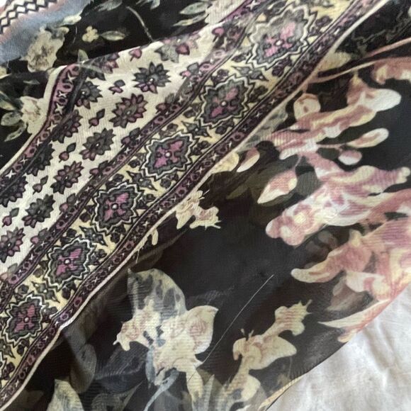 Vince Camino NWT sheer scarf with bird and floral design 47” square - Picture 13 of 13